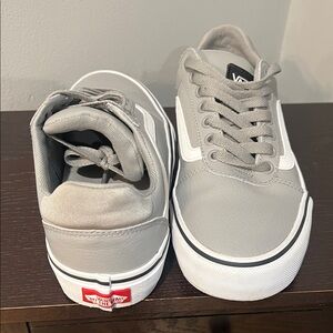 Vans Men's Gray and White Leather Sneakers